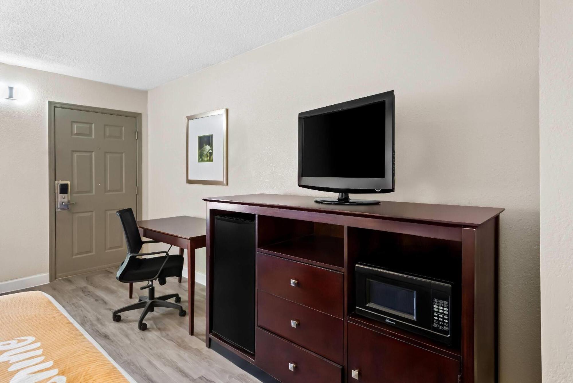 Days Inn By Wyndham Petersburg/South Fort Lee Экстерьер фото