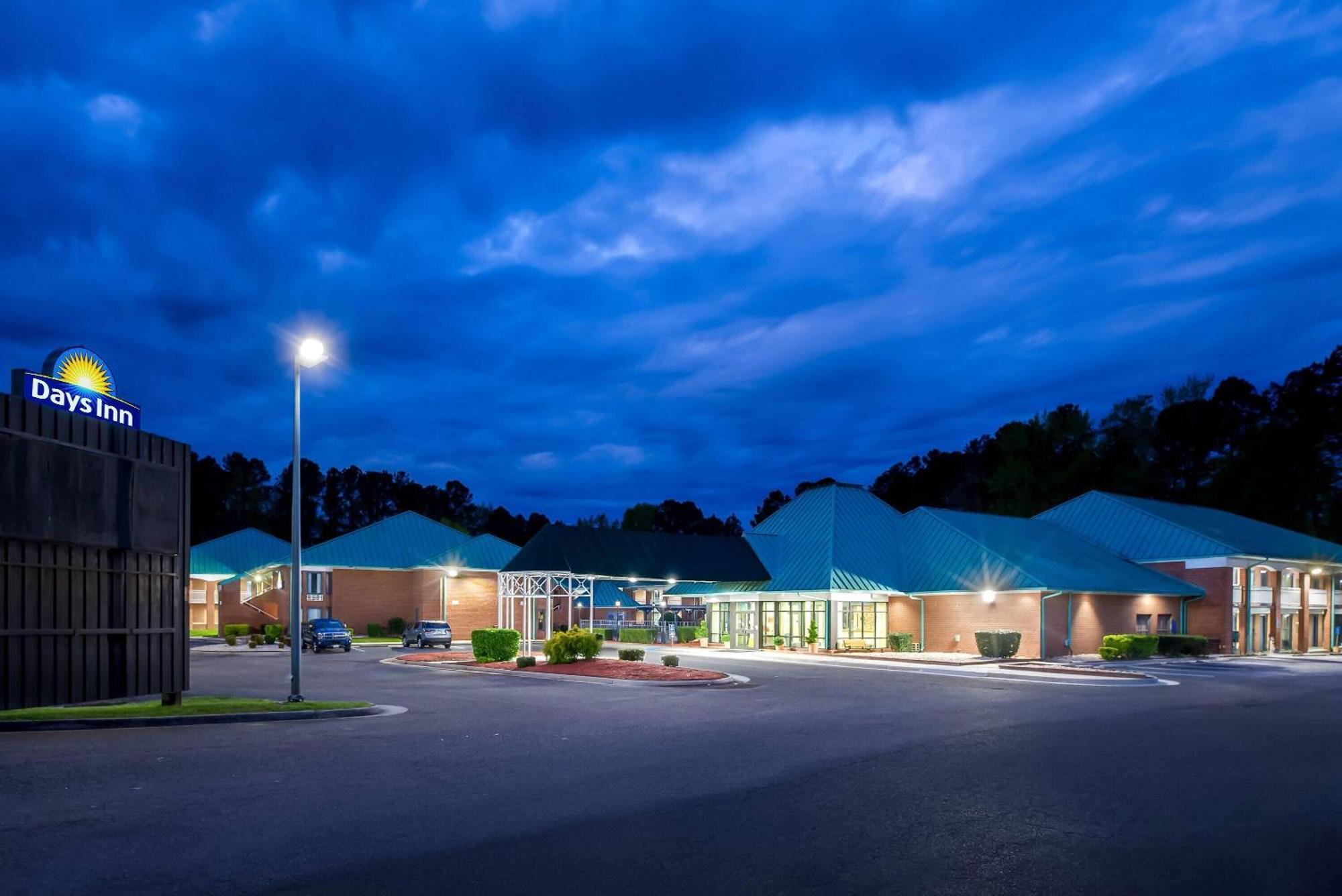 Days Inn By Wyndham Petersburg/South Fort Lee Экстерьер фото