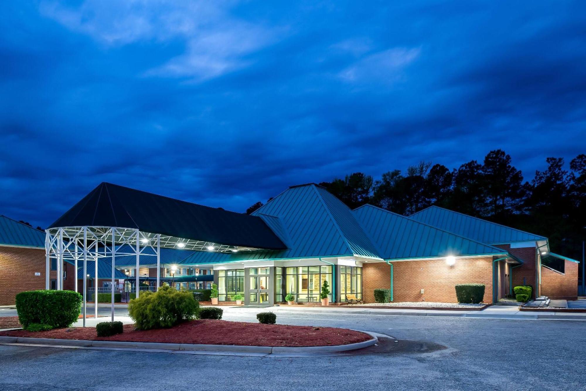 Days Inn By Wyndham Petersburg/South Fort Lee Экстерьер фото